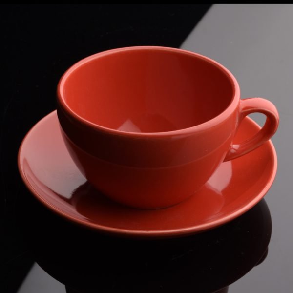 Taza de porcelana roja