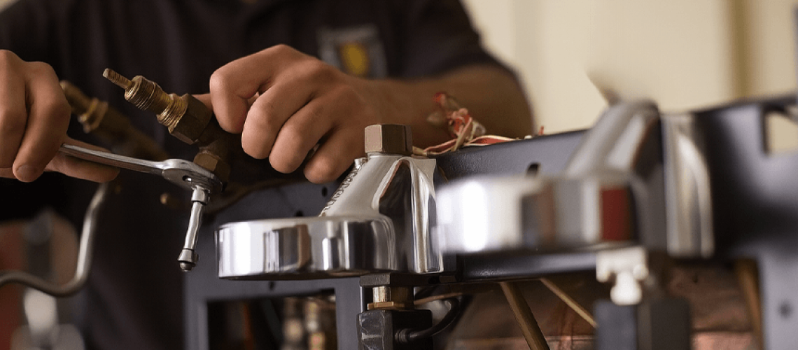 ¿Cómo saber si tu cafetera necesita servicio técnico o solo una refacción?
